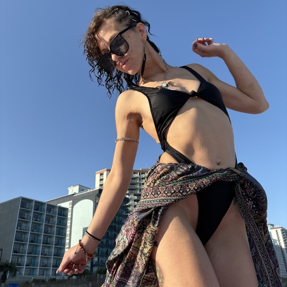 Lingerie, dresses, tops, heels, handbags, accessories Sizes XS-M Shoes 7-7.5 US - Picture 7 of 8